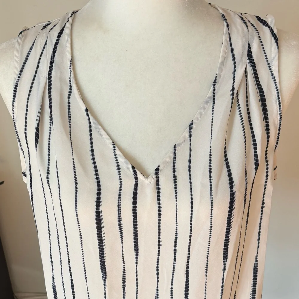 Banana Republic Navy and White Striped Tank Top Size M - Picture 2 of 7